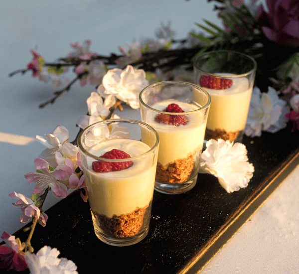 Savane & Mousson Traiteur - Pièce Cocktail Sucré - Tiramisu cacahuète baobab framboise/fraise