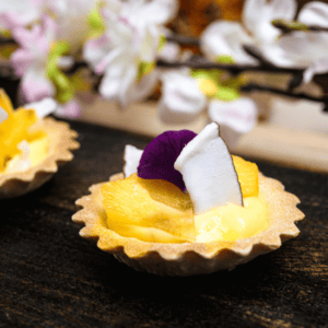 Savane & Mousson Traiteur - Fleur de Jungle Coco Ananas tartelette à la crème de noix de coco et ananas