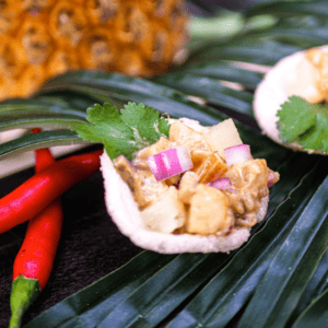 Savane & Mousson Traiteur - Coquillage de Maputo chips de crevettes et crabe mariné au soja et ananas